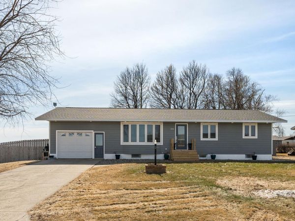 306 6th Street E, Finley, ND 58230