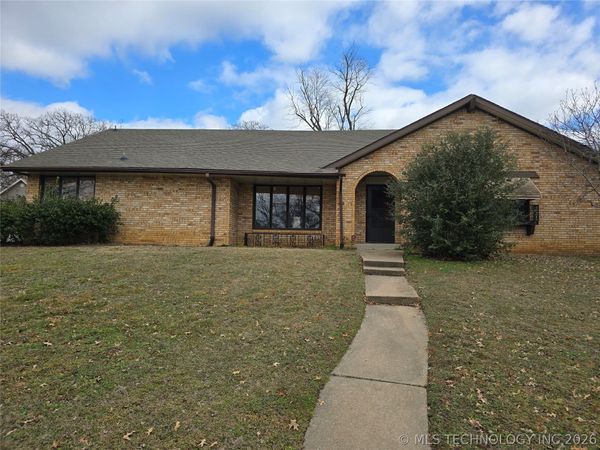 7805 S College Avenue , Tulsa, OK 74136