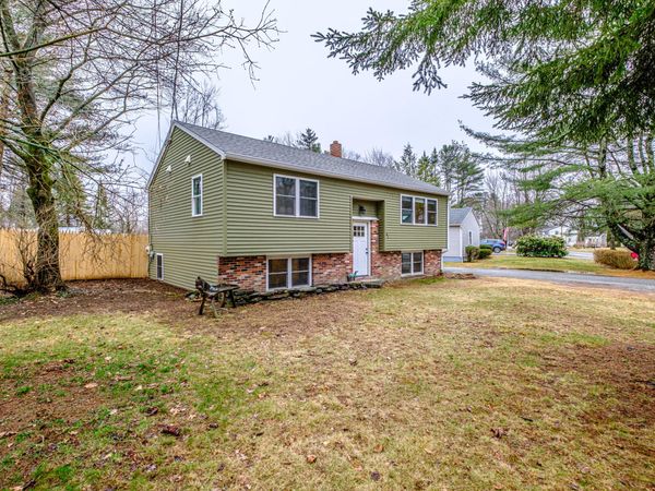 61 Yankee Drive, Yarmouth, ME 04096