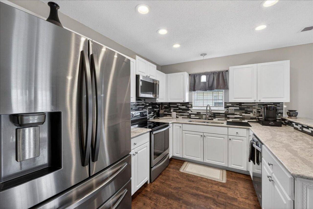 4808 Habersham Lane Photo 11