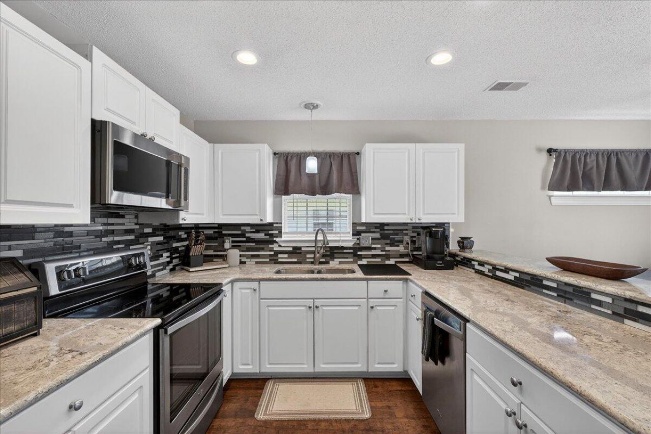 4808 Habersham Lane Photo 13