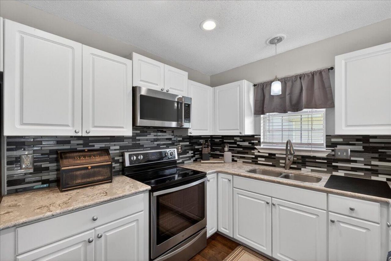 4808 Habersham Lane Photo 16