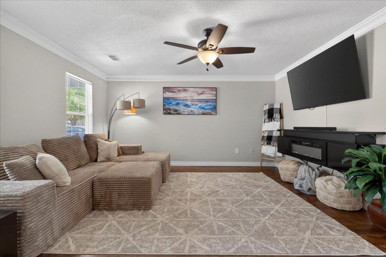 4808 Habersham Lane Photo 8