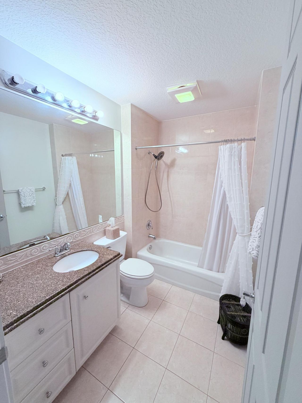 3 E Harbour Isle Drive E, Unit 204, Fort Pierce, FL 34949 Photo