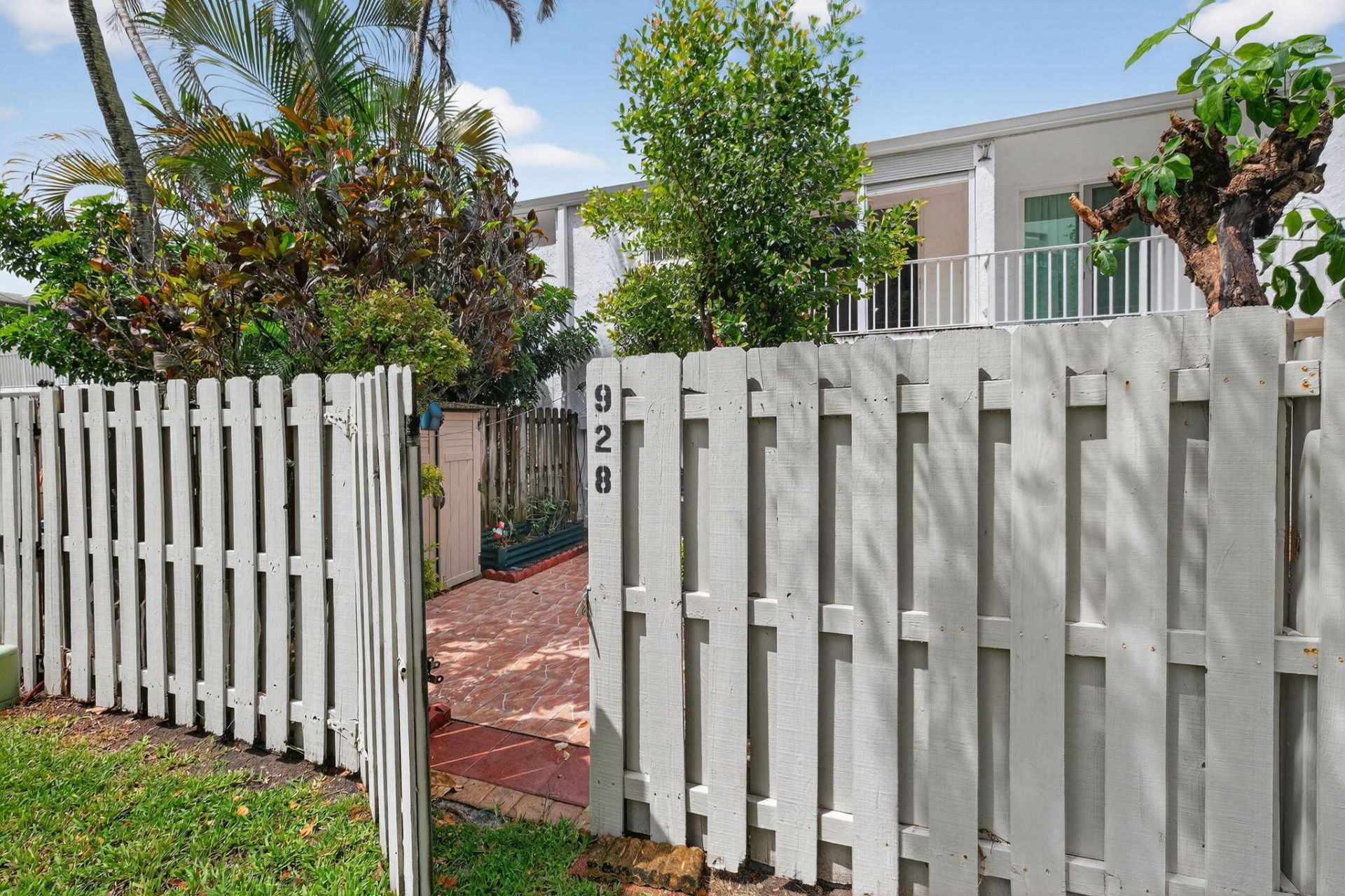 928 NE 27th Avenue, Hallandale Beach, FL 33009 Photo