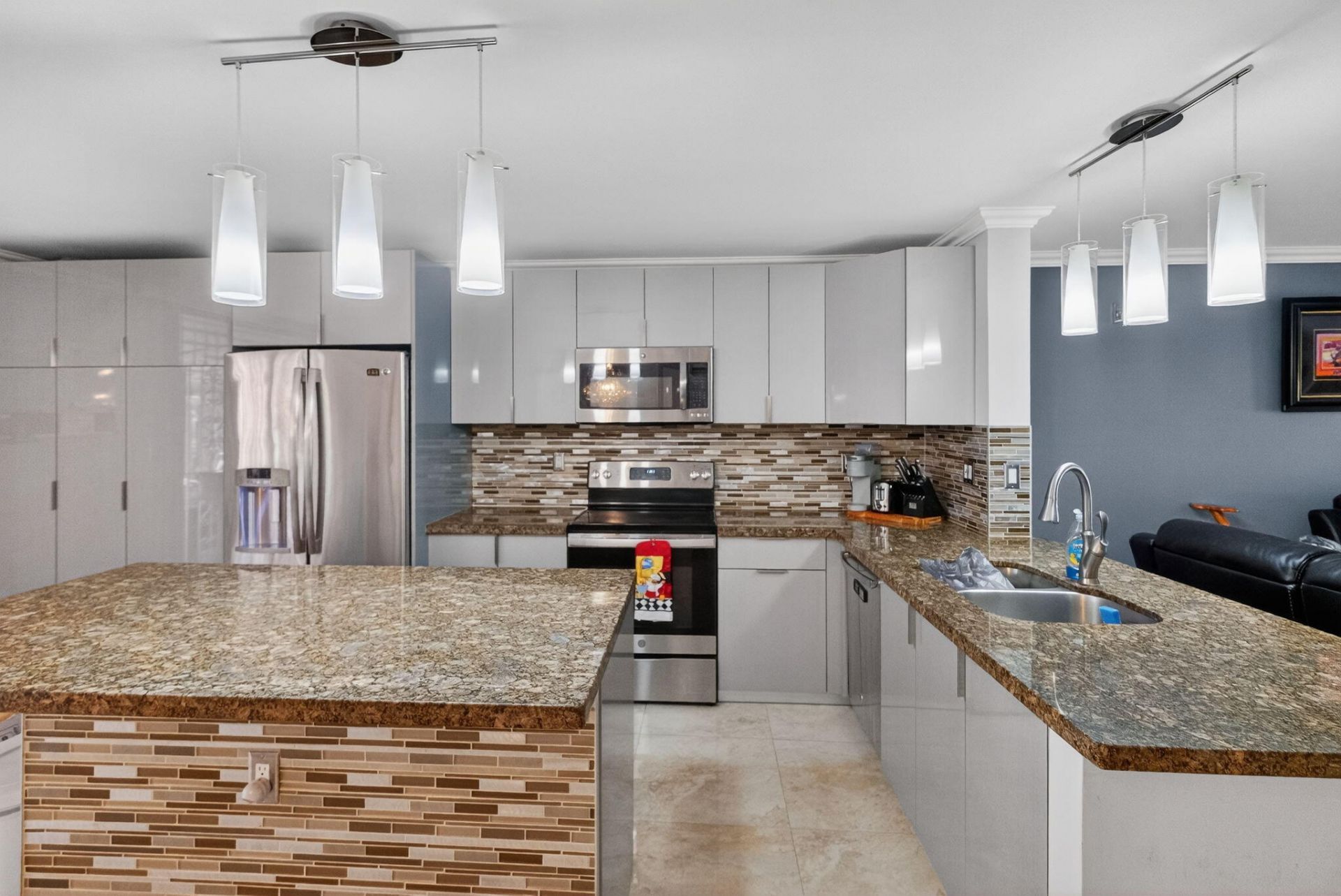 928 NE 27th Avenue, Hallandale Beach, FL 33009 Photo