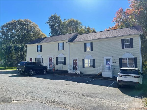 1057 19th Street NE, Hickory, NC 28601