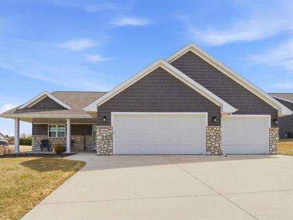 204 ZACHAREY COURT, New London, WI 54961