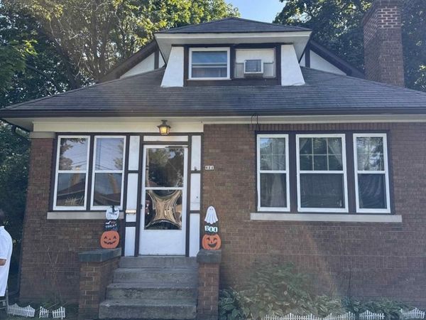 621 W Keith Avenue , Waukegan, IL 60085