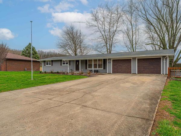 308 WARD Drive, Elkhart, IL 62634