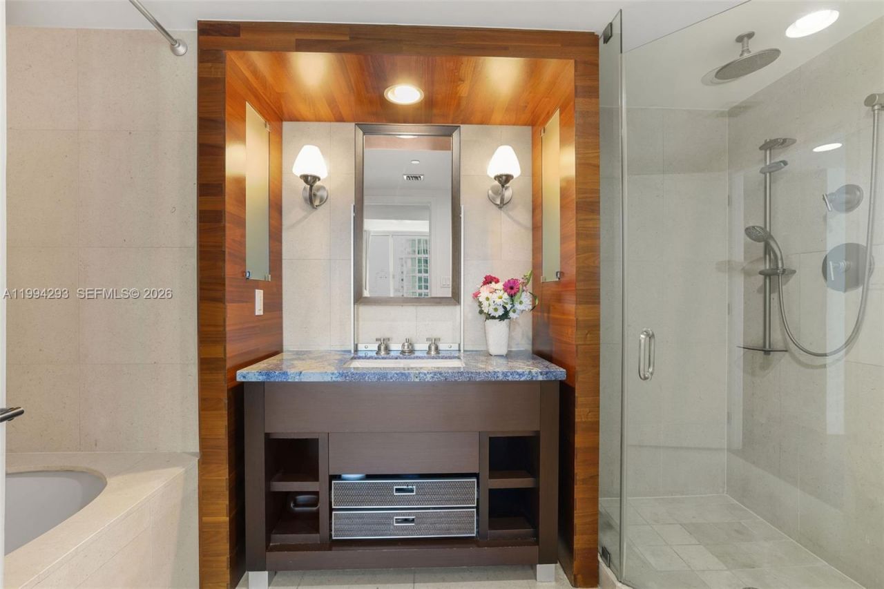 6801 Collins Ave , Unit 1112 (Door, Miami Beach, FL 33141 Photo