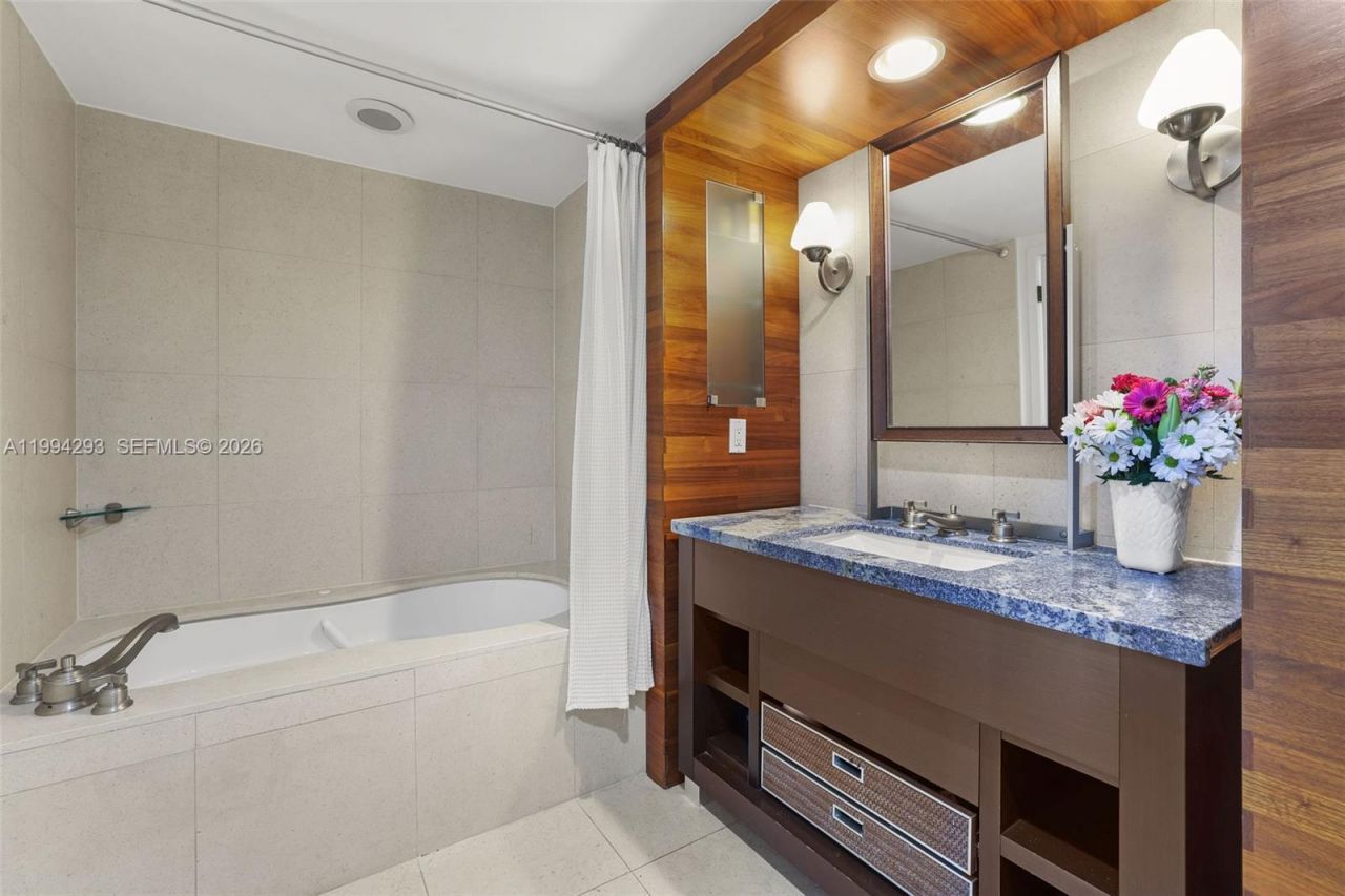 6801 Collins Ave , Unit 1112 (Door, Miami Beach, FL 33141 Photo