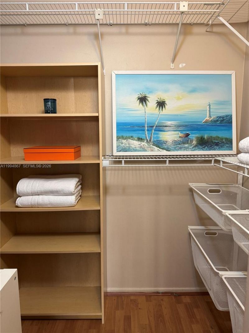 600 Parkview Dr , Unit 222, Hallandale Beach, FL 33009 Photo