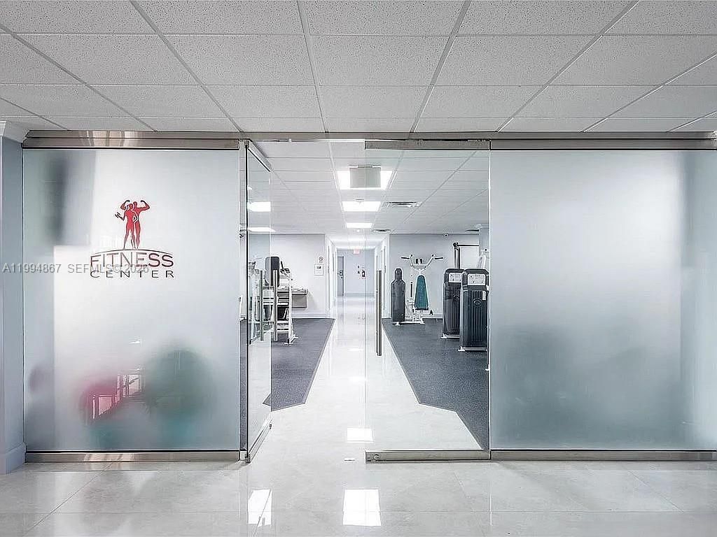 600 Parkview Dr , Unit 222, Hallandale Beach, FL 33009 Photo