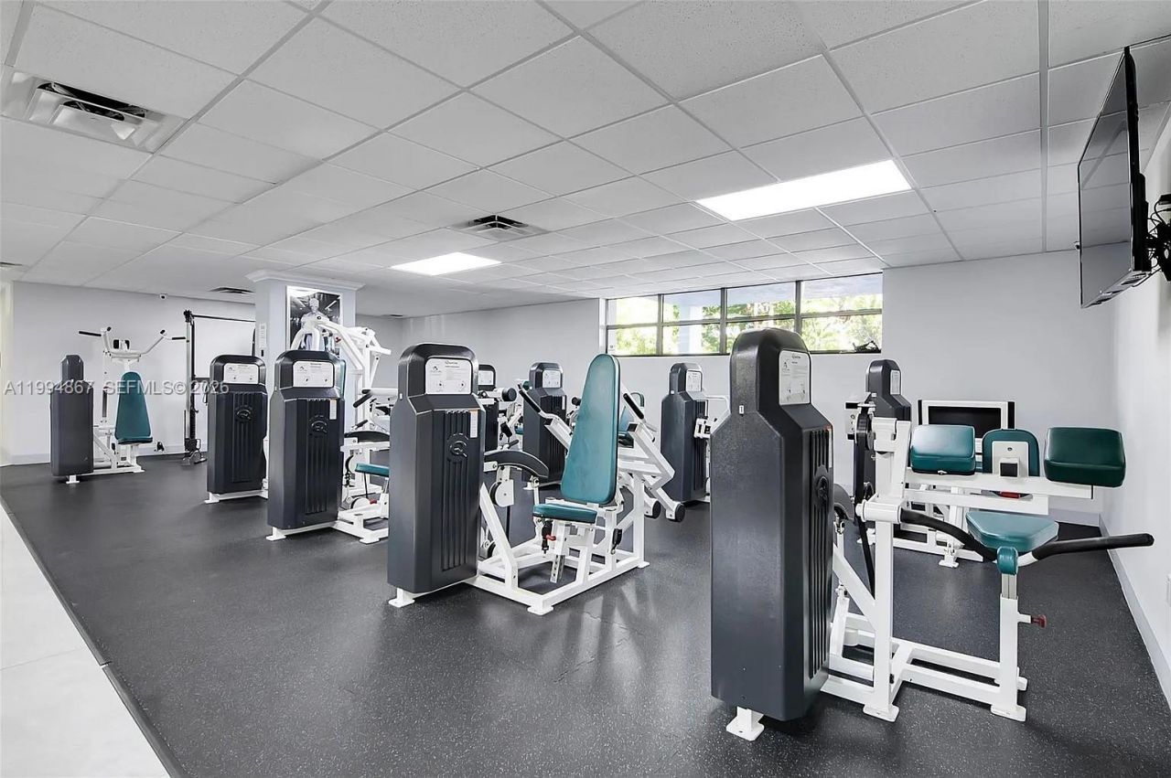 600 Parkview Dr , Unit 222, Hallandale Beach, FL 33009 Photo