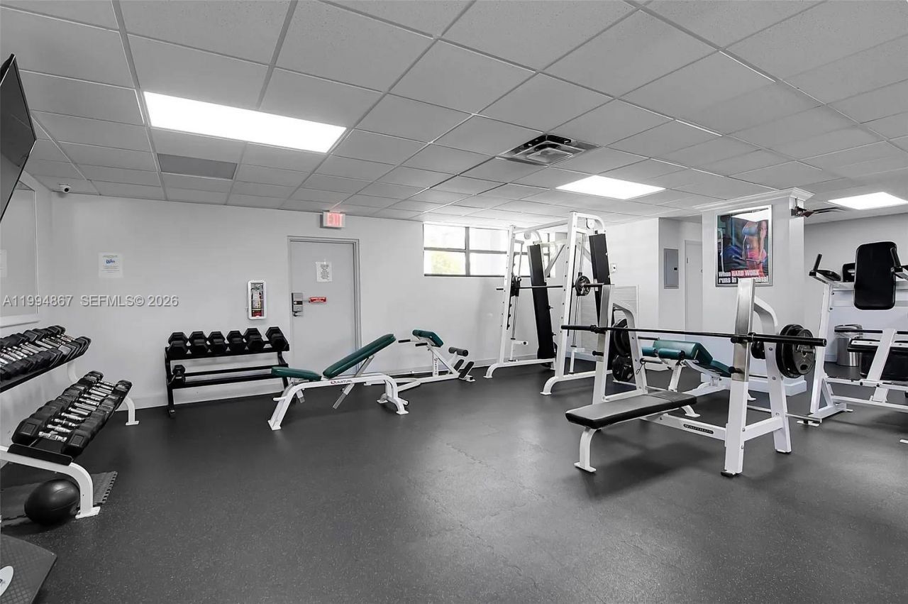 600 Parkview Dr , Unit 222, Hallandale Beach, FL 33009 Photo