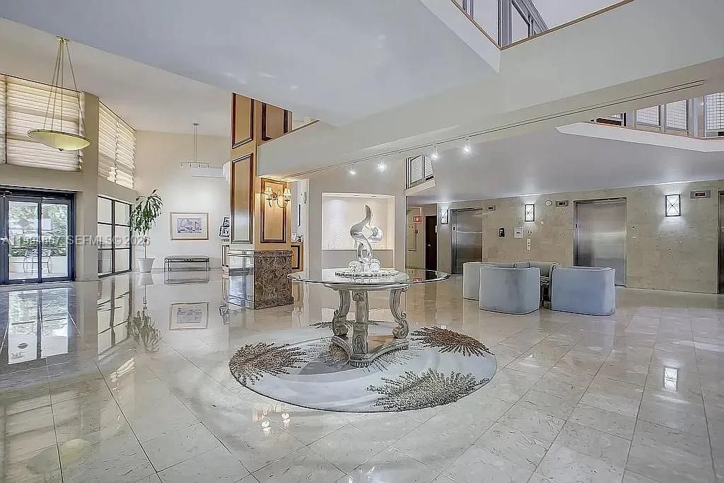 600 Parkview Dr , Unit 222, Hallandale Beach, FL 33009 Photo