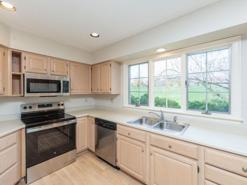 1418 Julianne Circle, Sandusky, OH 44870 Photo 3