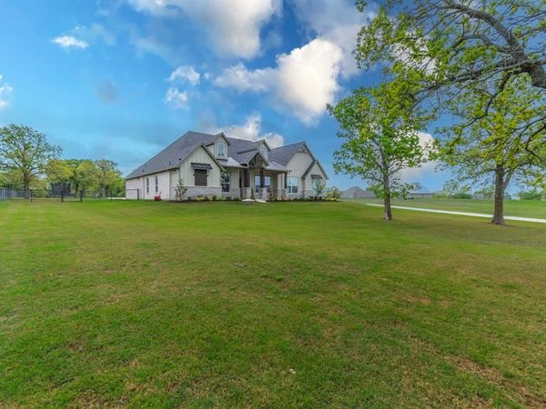 150 Las Brisas Drive, Decatur, TX 76234