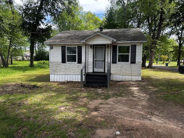 379 S Center Street , Gladewater, TX 75647