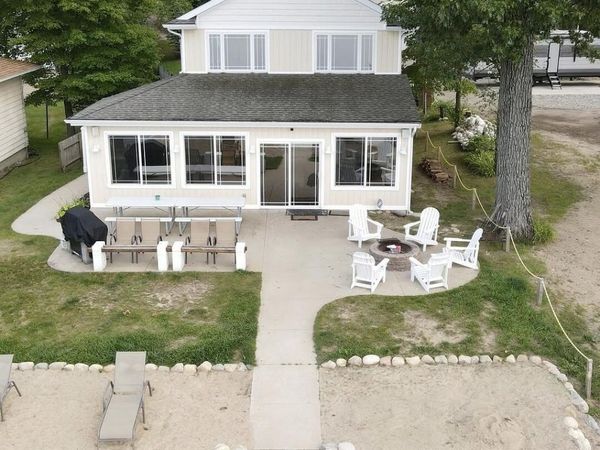 11362 E Shore Drive, Delton, MI 49046