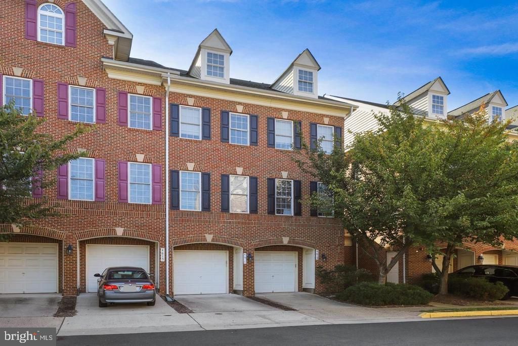 4617 Hummingbird Lane, Unit 110, Fairfax, VA 22033 Main Photo