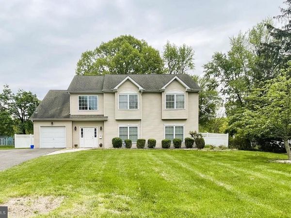 7 BERYL COURT COURT, KENDALL PARK, NJ 08824