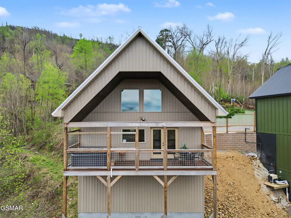 223 Chimney Tops Way, Gatlinburg, TN 37738