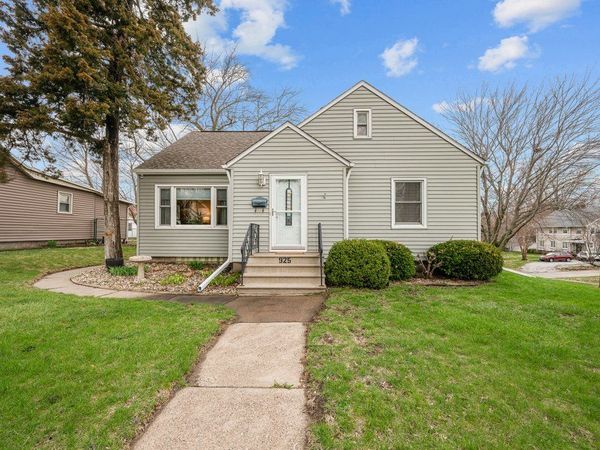 925 12th Avenue , Moline, IL 61265