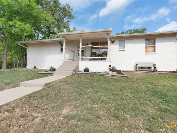 505 S Summer Street , Lampasas, TX 76550