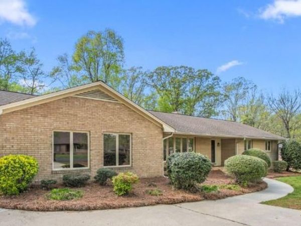 210 N Gurney Street , Burlington, NC 27215