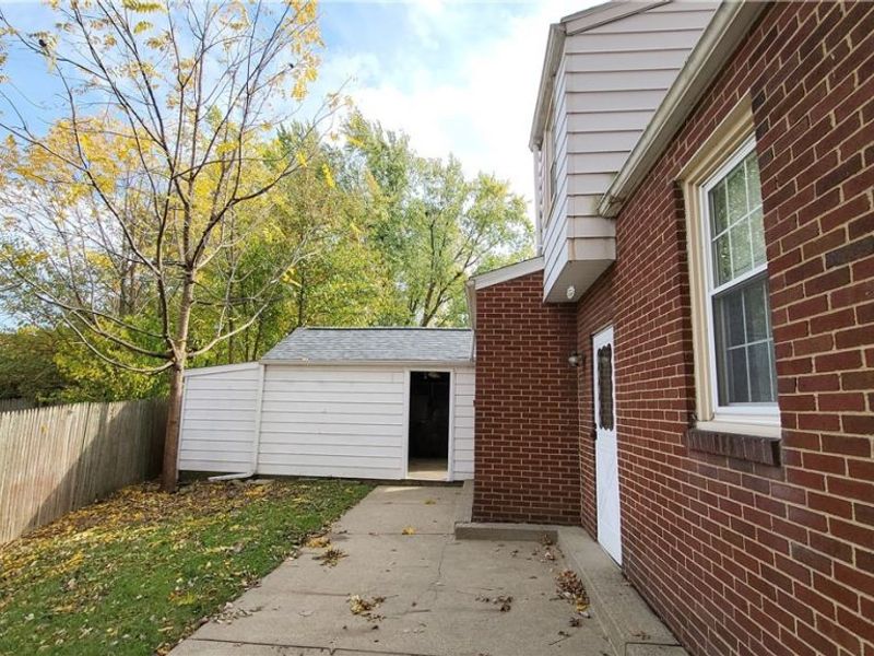 2520 Daleford Avenue NE, Canton, OH 44705 Photo 3