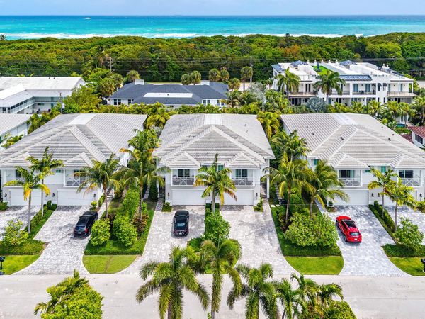 436 NE Wavecrest Way, Boca Raton, FL 33432