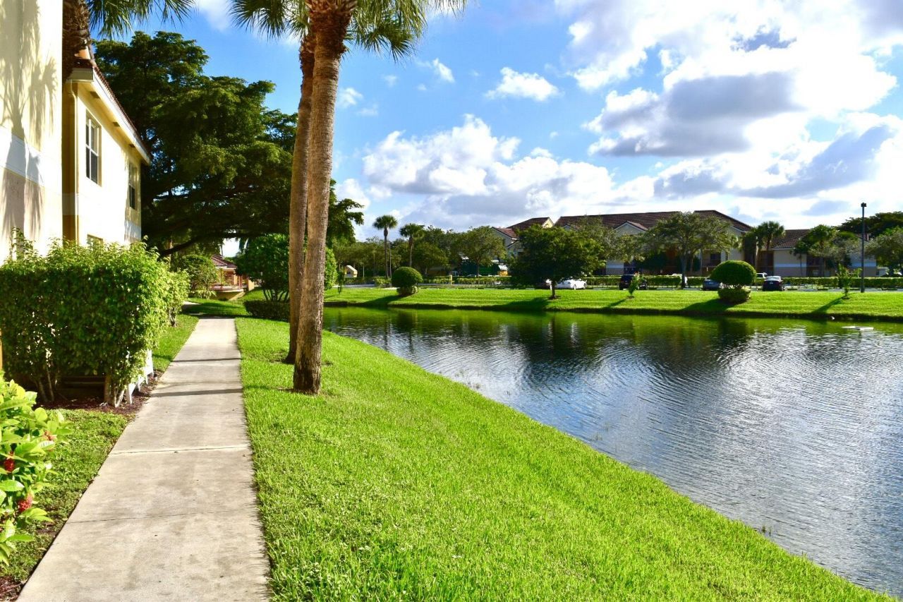 7670 Westwood Drive, Unit 718, Tamarac, FL 33321 Photo