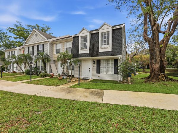 218 Old English Drive, Jupiter, FL 33458