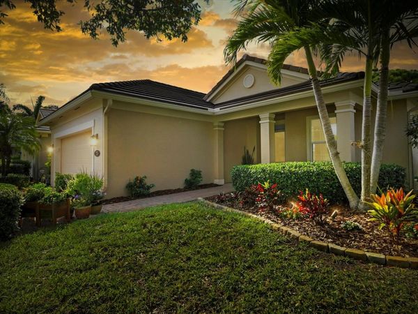 235 11th Square SW, Vero Beach, FL 32962