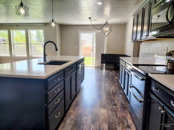 3711 E Holly Ridge Dr, Nampa, ID 83686