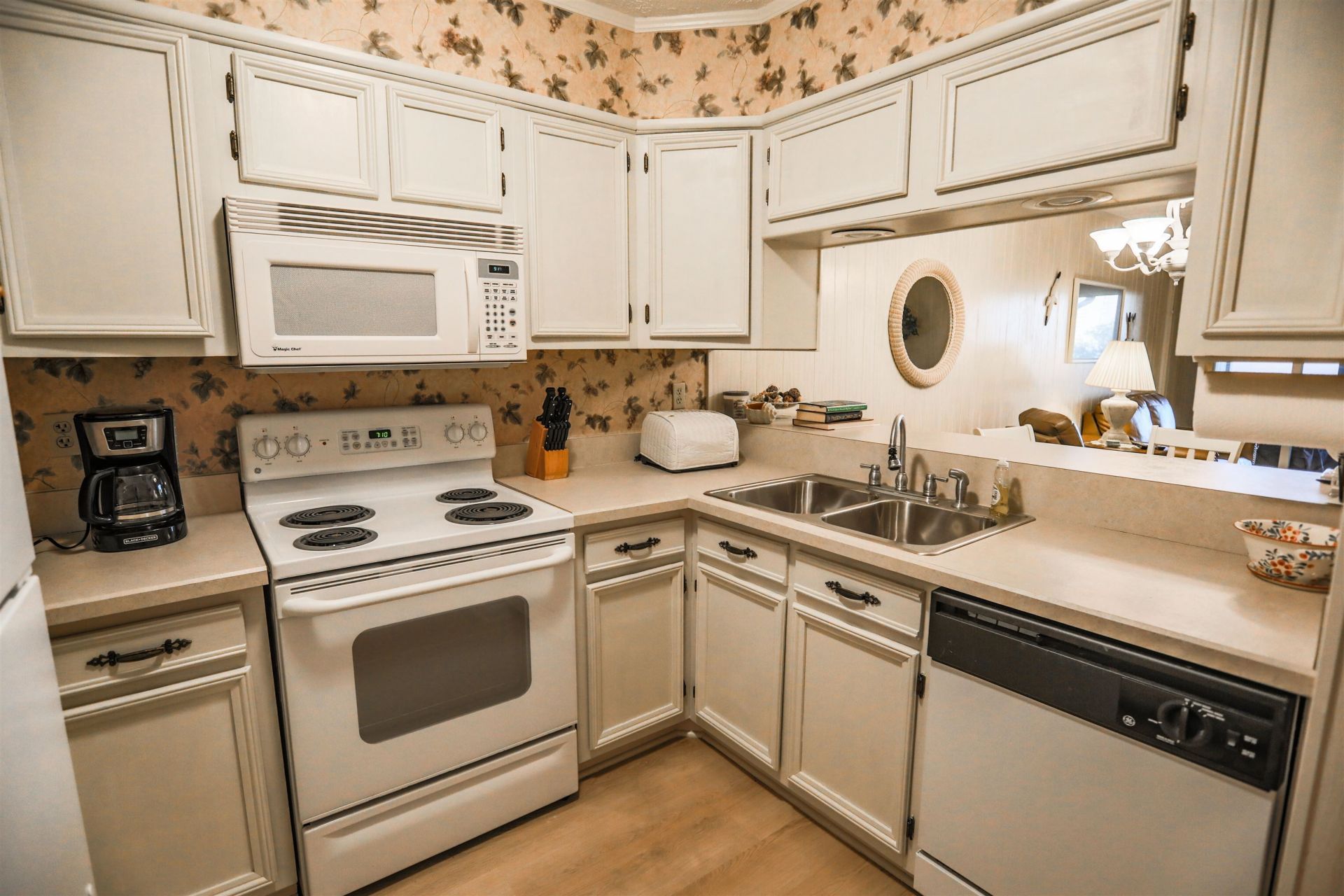 9501 Shore Dr. Photo 4