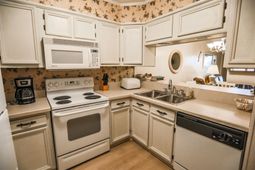 9501 Shore Dr. photo 4