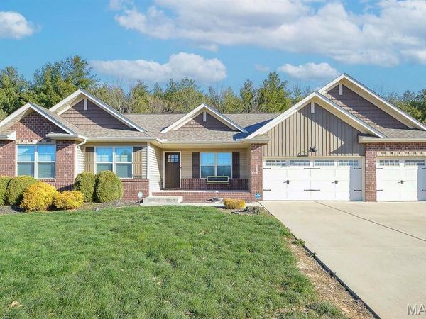 437 Briar Creek Road, Troy, IL 62294