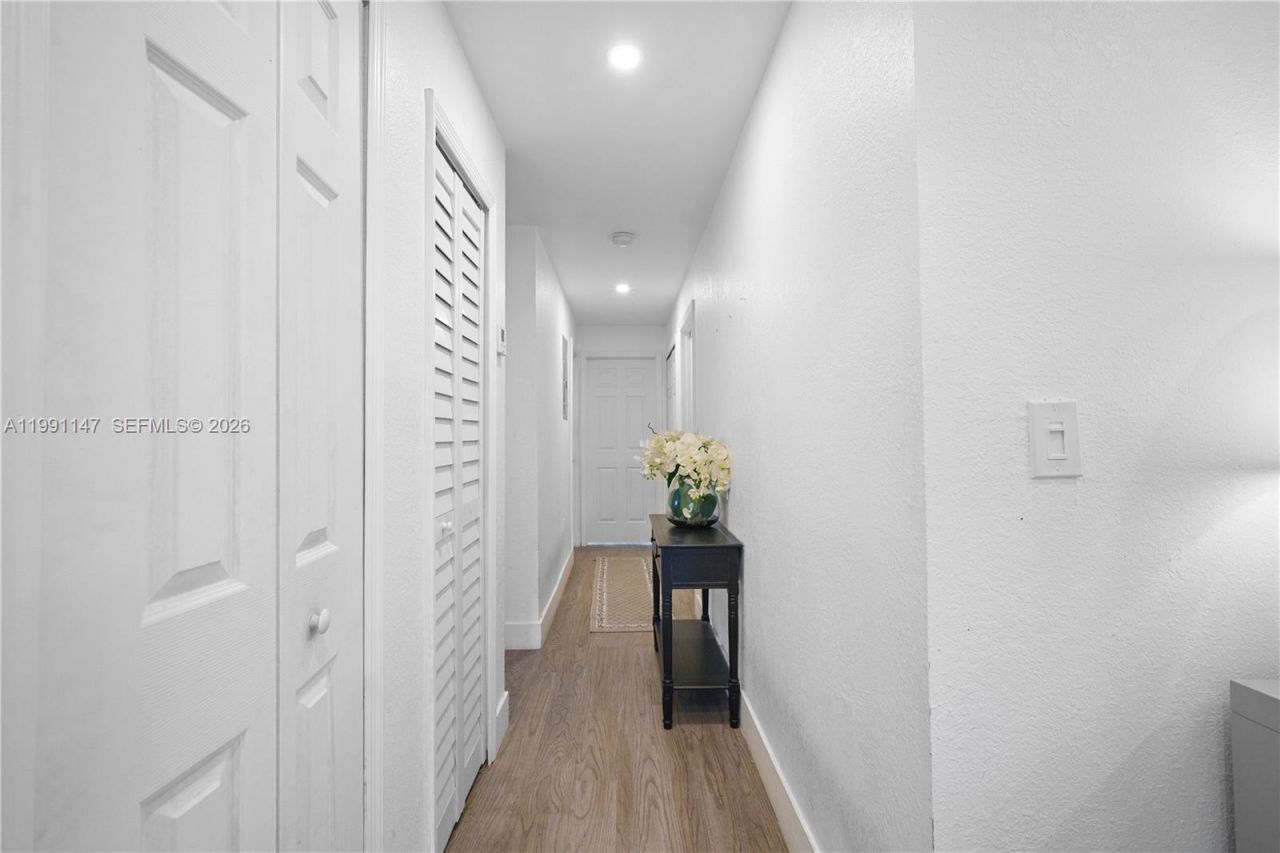 369 NE 158th St , Miami, FL 33162 Photo