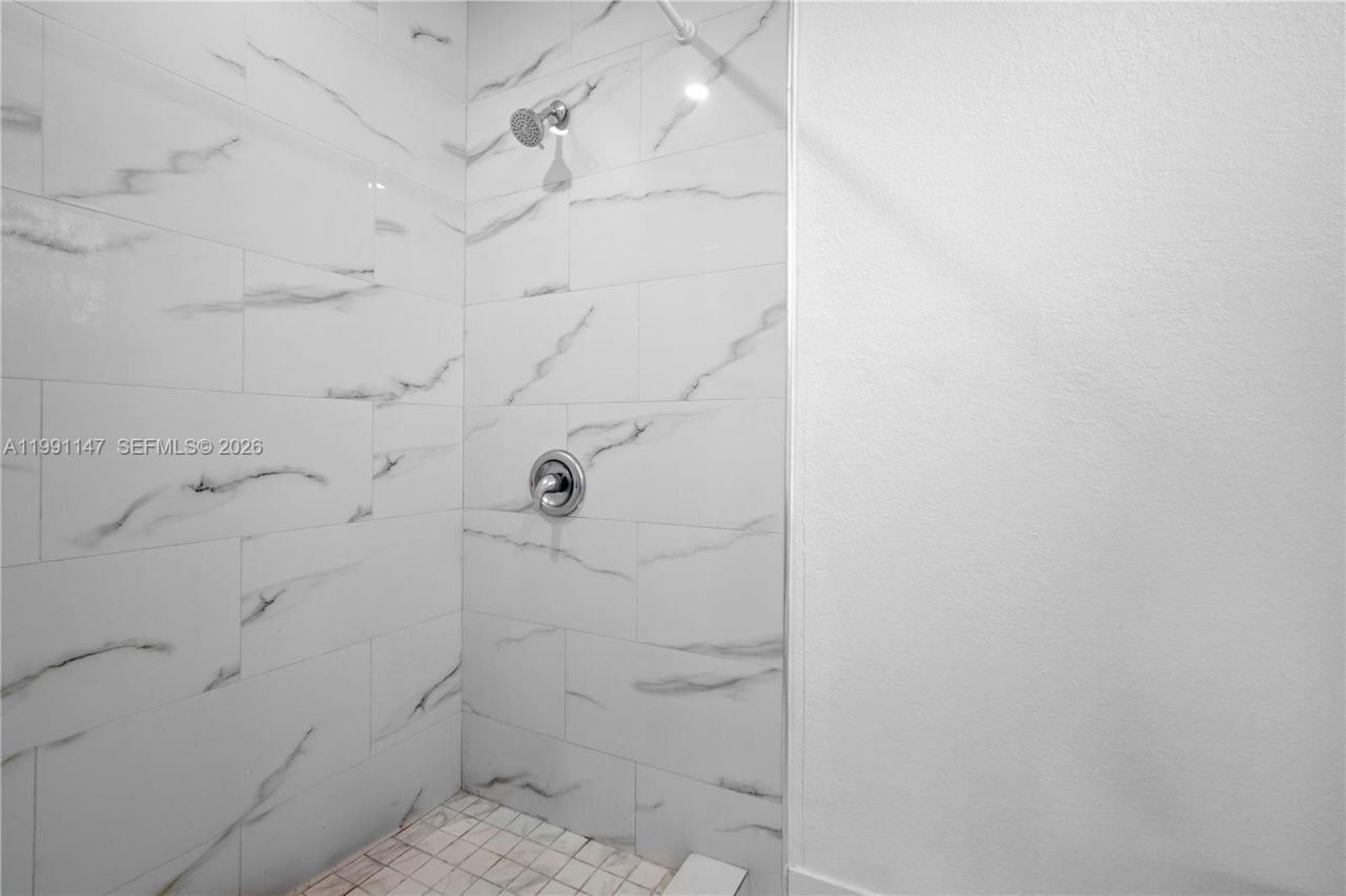 369 NE 158th St , Miami, FL 33162 Photo