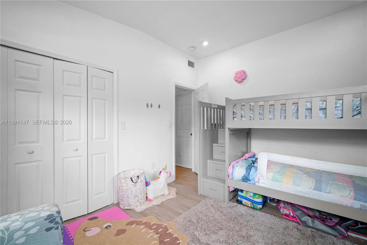 369 NE 158th St , Miami, FL 33162 Photo