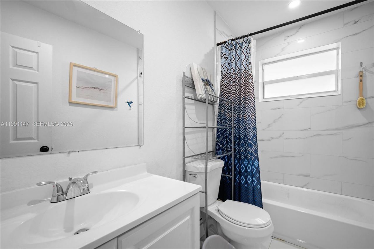 369 NE 158th St , Miami, FL 33162 Photo