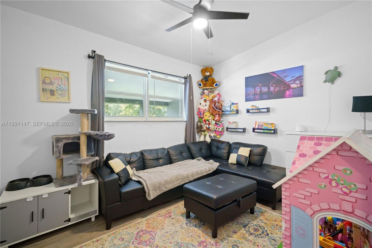 369 NE 158th St , Miami, FL 33162 Photo