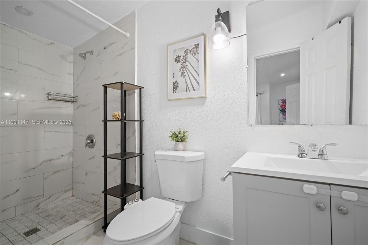 369 NE 158th St , Miami, FL 33162 Photo