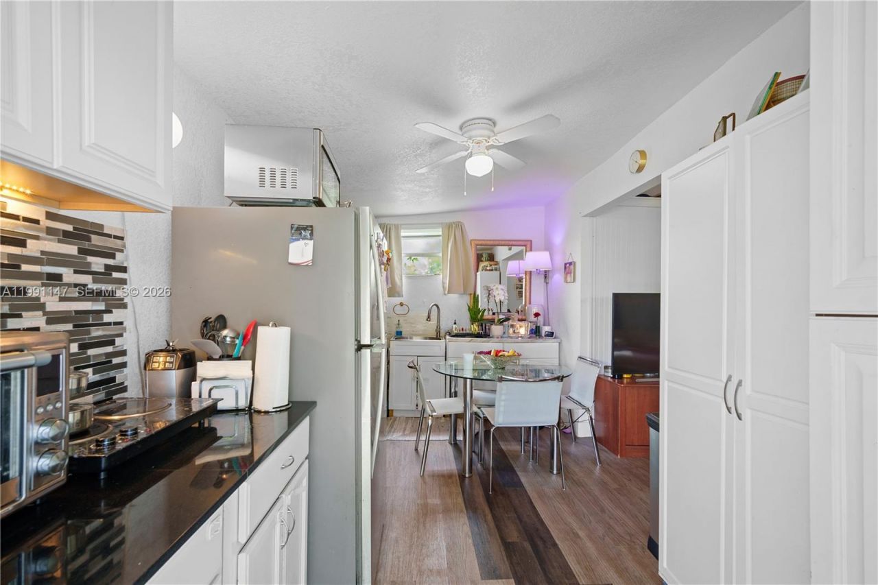 369 NE 158th St , Miami, FL 33162 Photo