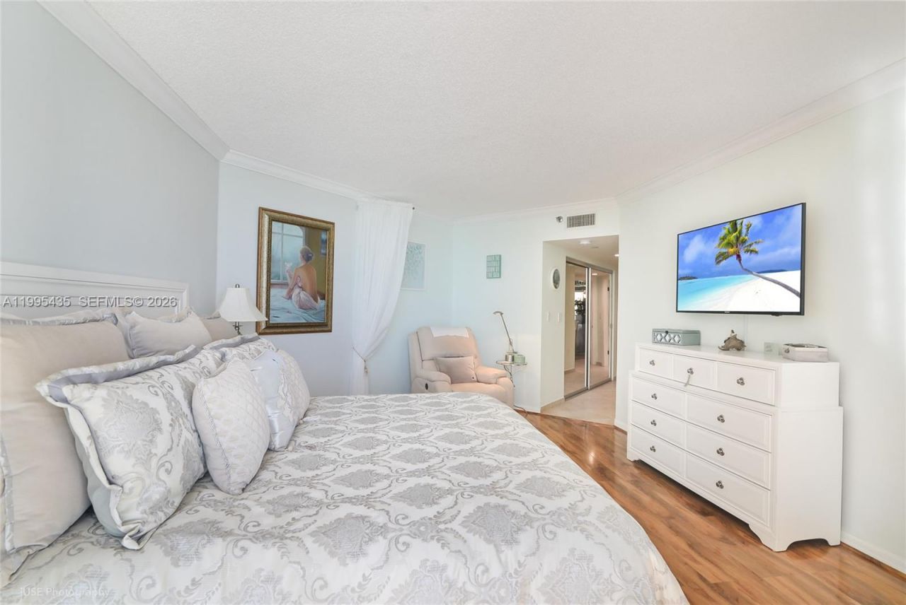16425 Collins Ave , Unit 1212, Sunny Isles Beach, FL 33160 Photo