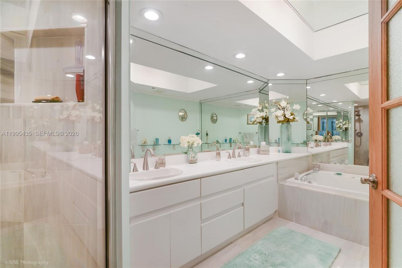 16425 Collins Ave , Unit 1212, Sunny Isles Beach, FL 33160 Photo