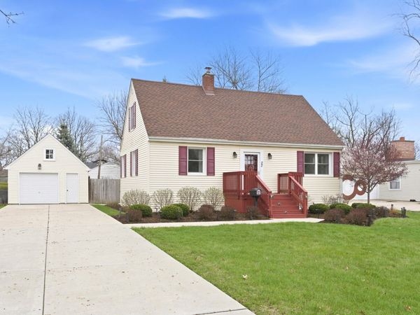 22 S Westlawn Avenue , Aurora, IL 60506